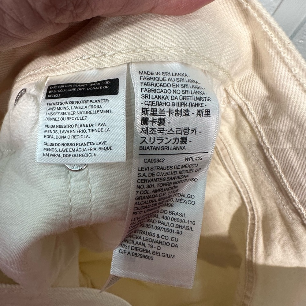 Levi’s Women’s White 501 Butterfly Jeans Size 30 x 28 EUC - Picture 11 of 12